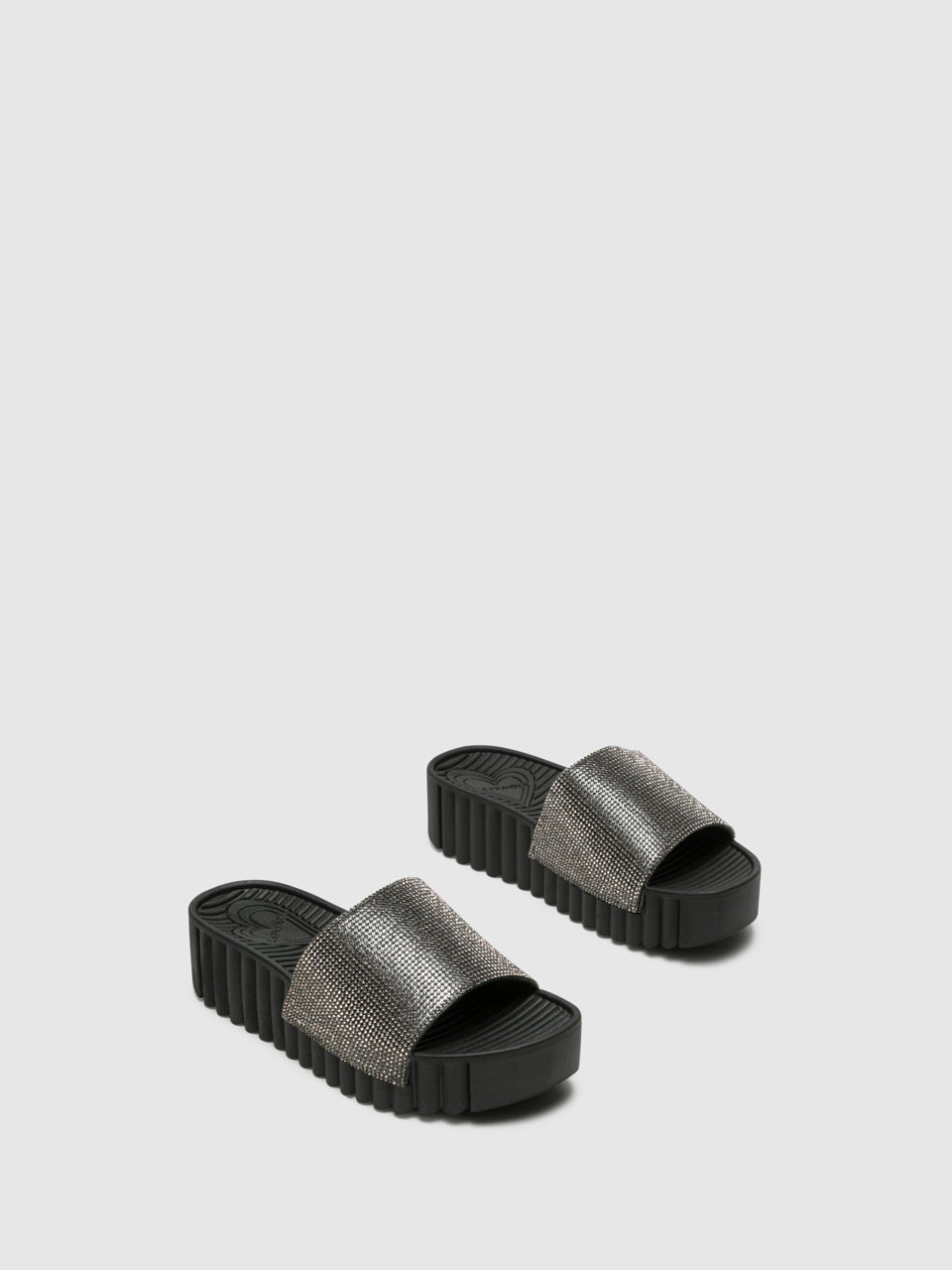 Cafè Noir Chinelos com Apliques em Preto